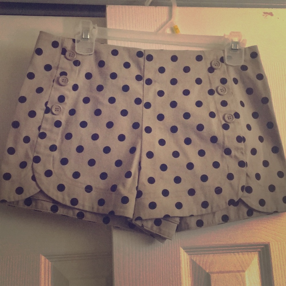 Poke dot shorts